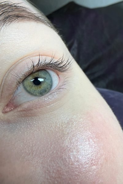 Natural lash lamination result showing a clean lash curve