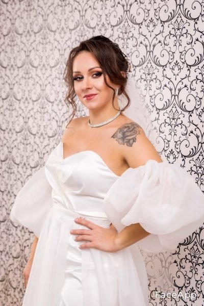 Modern glam bridal makeup and hair with defined eyes and soft waves by ABC Face in Chicago