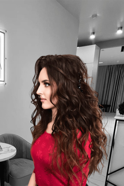 Voluminous textured waves hairstyle for events and parties in Chicago