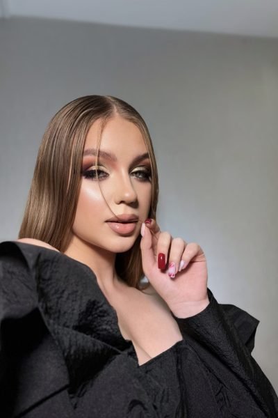 Hollywood glam event makeup with flawless contour and nude lips in Chicago