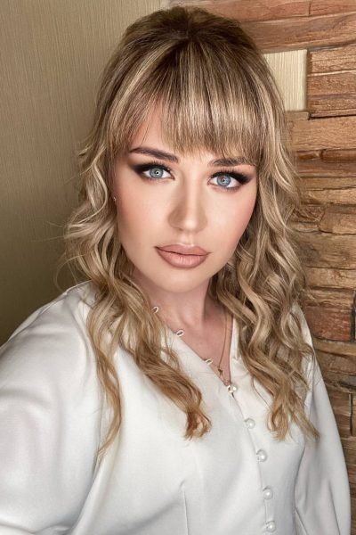 Smokey nude event makeup with soft curls and defined eyes in Chicago